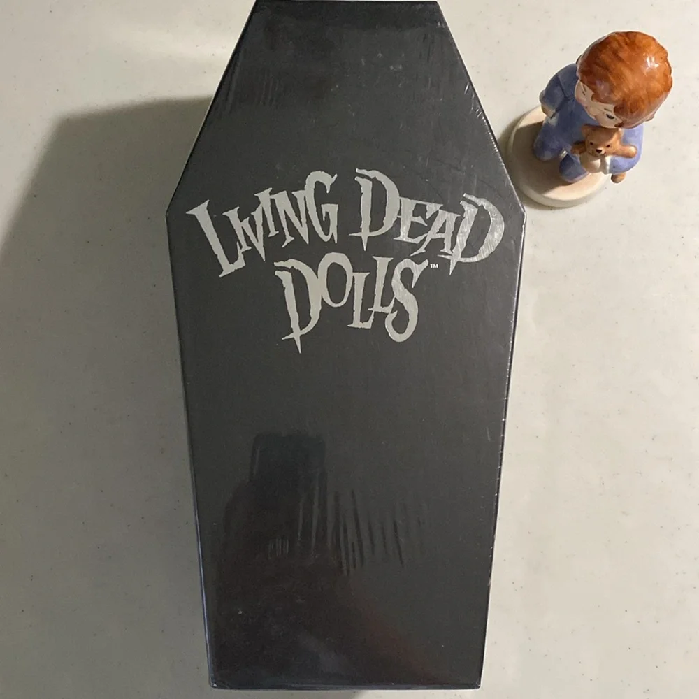 Living Dead Doll Moulin Morgue Madame La Morte